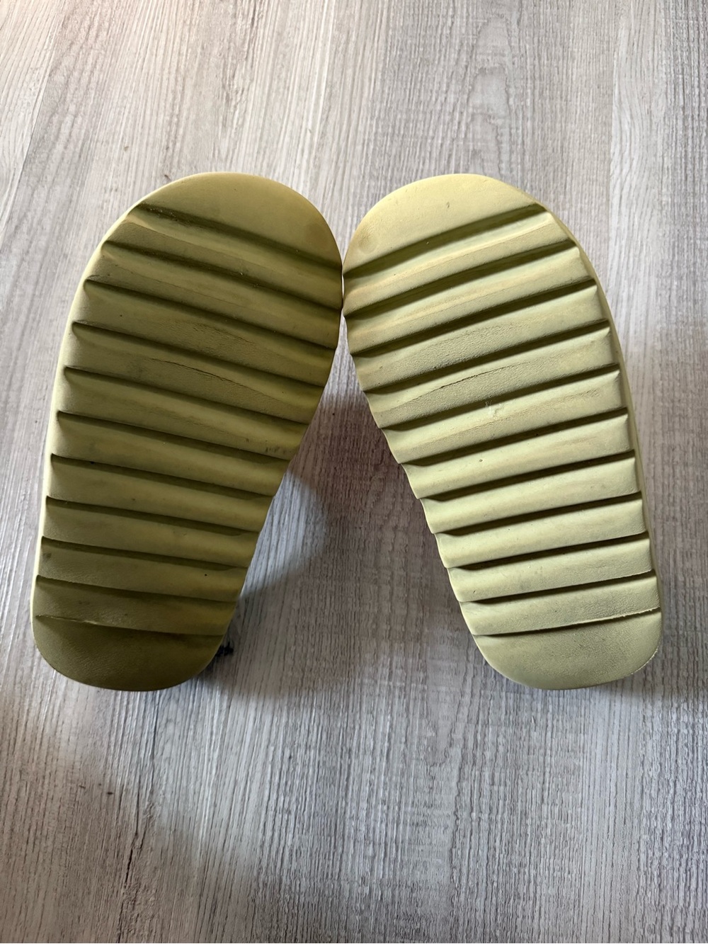 Adidas YEEZY slide like new Minimalist Slide Sandals in Tan color Kanye adidas - Picture 3 of 4